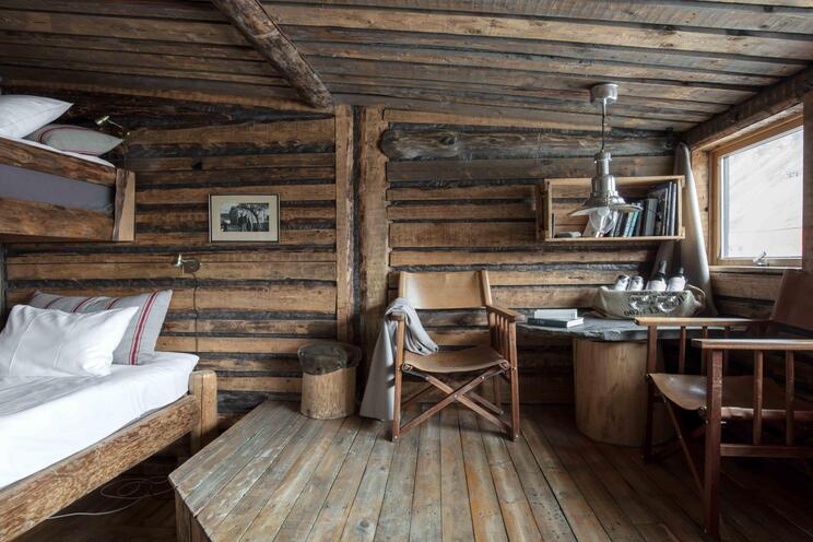 Lodge lyr room